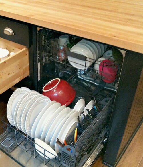 clean dishes in dishwasher