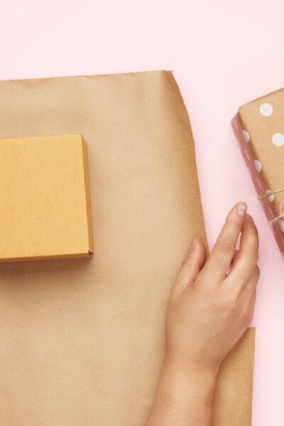 minimalist gift wraping