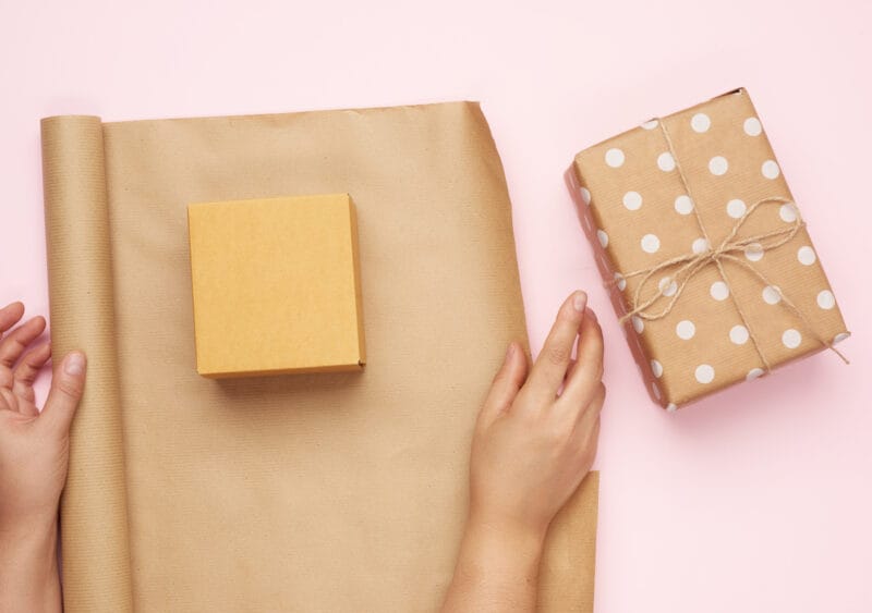 minimalist gift wrapping