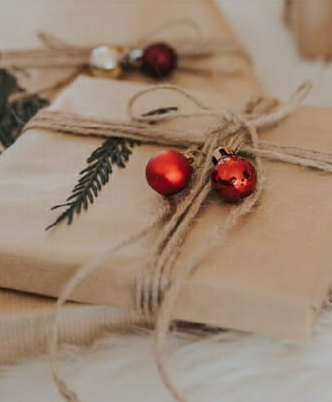 https://andreadekker.com/wp-content/uploads/simple-christmas-gifts.jpeg