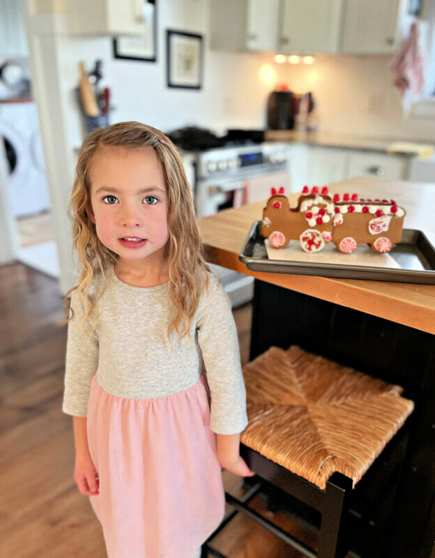 wavy hair and gingerbread train